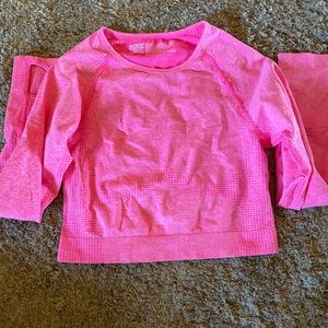 pink seamless long sleeve workout crop